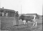 Mor Anna på gården,Arnolds mor, Bengt-Emil Johnsson´s farmor, foto från 1924